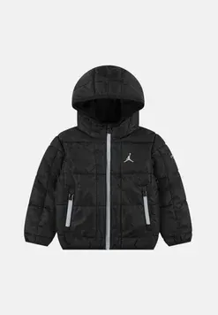 Дитяча куртка Jordan Essential Midweight Puffer | 95F009-023 фото