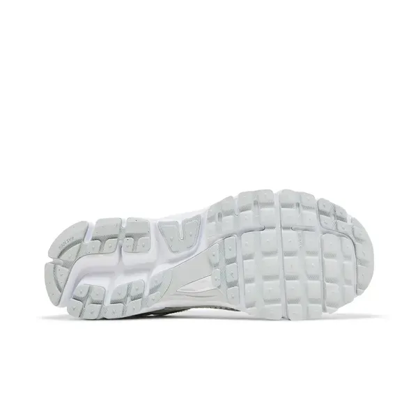 Жіночі кросівки Nike Air Zoom Vomero 5 'Chrome Toe'| HF7723-100 фото