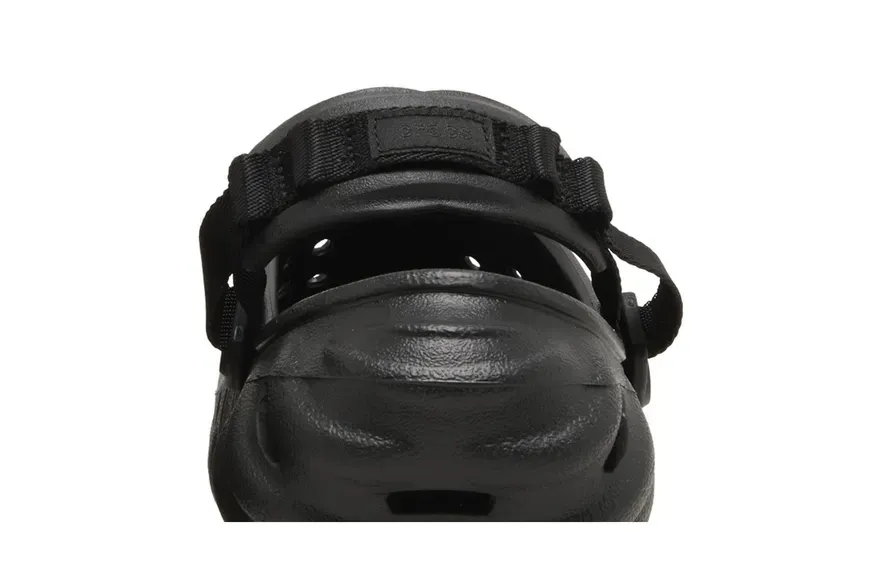 Сандалі Crocs Echo Clog 'Black'| 207937-001 фото